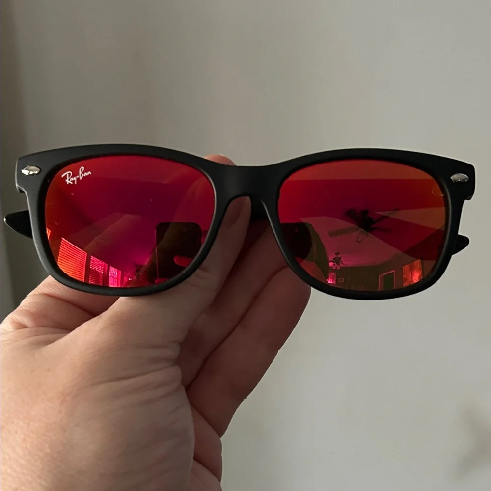 Ray-Ban Wayfarer Matte Black Kids Sunglasses with Reflective Pink Lenses